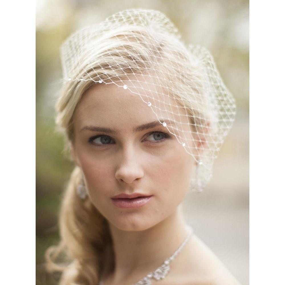 https://www.yourbridebox.com/cdn/shop/products/marielle-viels-french-net-birdcage-veil-with-swarovski-crystals-14612308934.jpg?v=1505352181